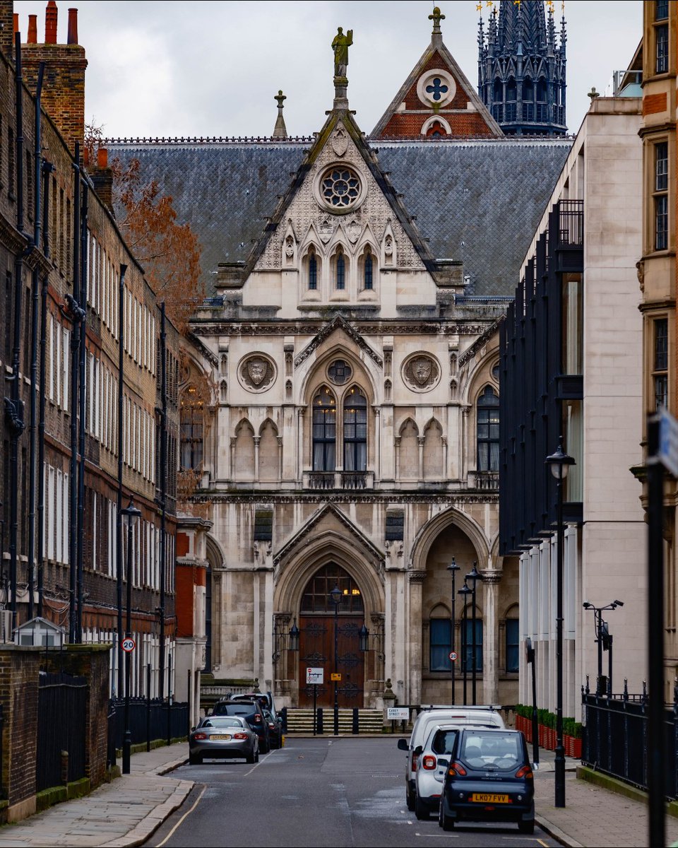 thebumpercrew's tweet photo. The Royal Courts of Justice | London

#royalcourtsojustice #thebumpercrew #visitlondon #gothicarchitecture #london #lincolnsinnfields #lincolnsinn #fujifilm #fujifilmxt5 #fujifilmxseries #fujixphotographer #fujix #fujixphoto #travelphotographer https://t.co/rj3IDJTqSo