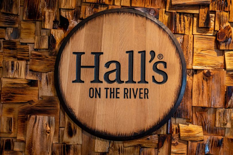 hallsontheriver's tweet photo. We are thrilled to announce that we are now accepting reservations! Whether it's a cozy date night, a gathering with friends, or simply indulging in dining by the water, we've got you covered.

Visit our website to reserve your seat. 
https://t.co/gBYj5RDPf9 https://t.co/RjoV2CSW69