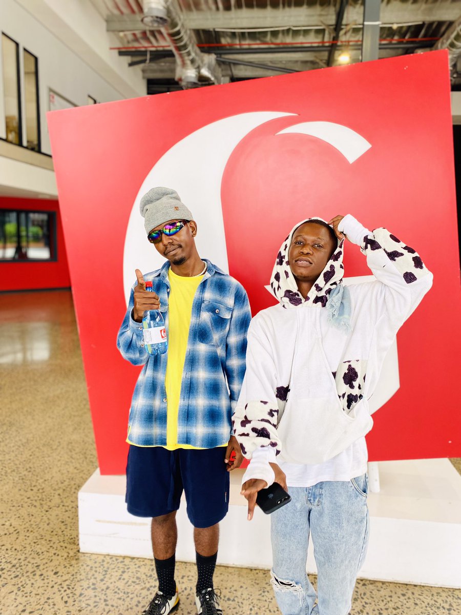 MlaziTrap's tweet photo. Sesi Online catch our interview with DJ Lab right now sesi 0n!
If you’re not in Durban 

https://t.co/5xGCUAaQgB 

Otherwise we dropped a mixtape as @MlaziTrap https://t.co/u61j7fuEKZ