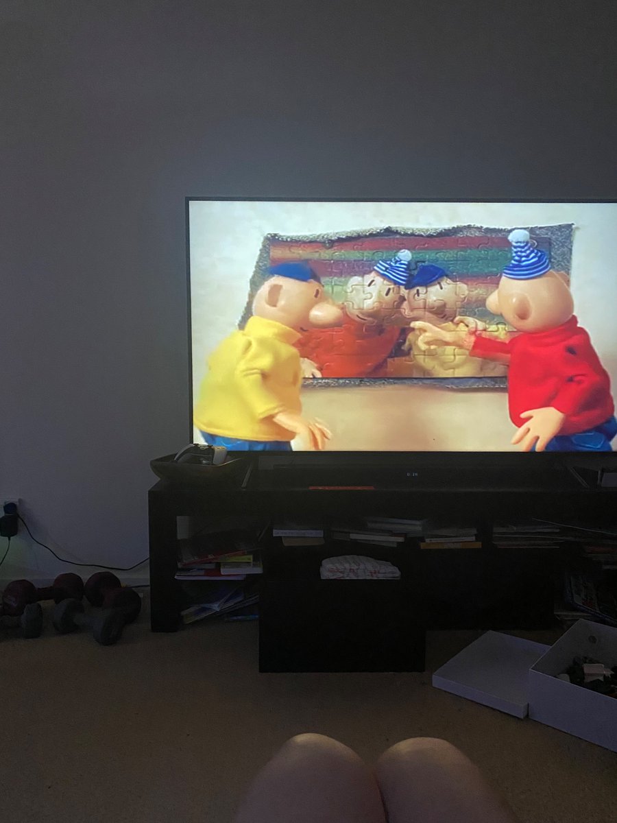 sunflowers_nat's tweet photo. @favislgbtq They literally have a picture of themselves with a rainbow background in their living room https://t.co/AWqaWxmfWK