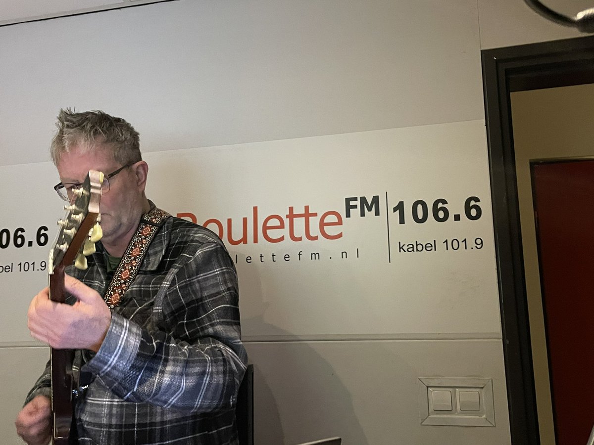 Henk bij <a href="/roulettefm/">Roulette FM</a> <a href="/Debuurtvriende1/">De buurtvriendelijke DJ</a>