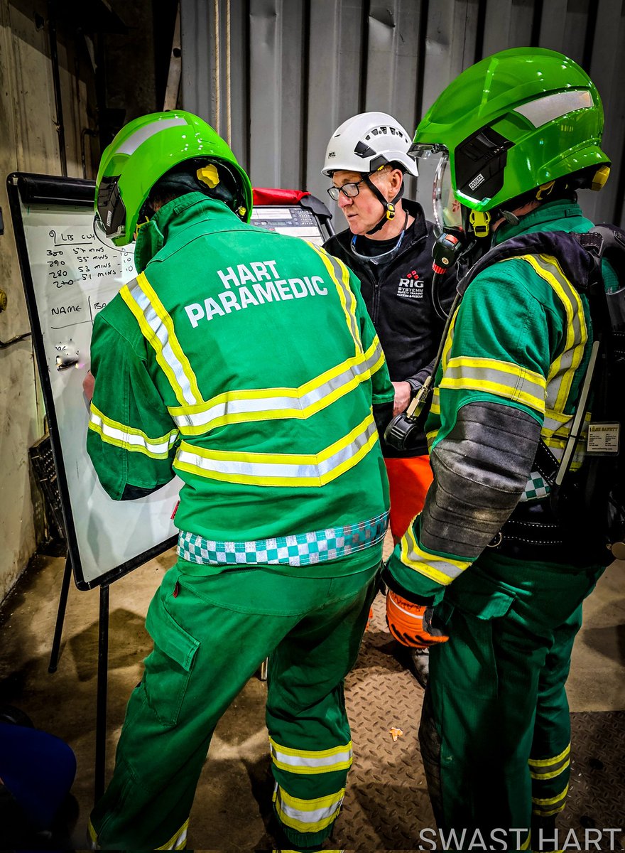 Recently #HART operatives from both Bristol and Exeter completed their High Risk Confined space course. This enables us to safely deliver paramedic level care in sometimes challenging environments. A big thanks to @RIGsystems1 for their expert knowledge and fantastic facility.