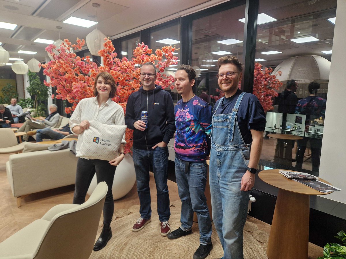 Pár fotek z dnešního setkání <a href="/asociaceux/">Asociace UX</a> u nás v @AlmaCareer_CZ.🙂 Příjemná atmosféra, plodná diskuse a úsměvy na tvářích!💛