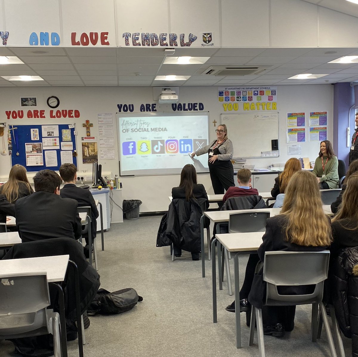 CMSAdvertising's tweet image. Meet Laura, our Senior Digital Marketing Executive, sharing insights with 90 students on Careers Day!

A big thank you to our valued client, Prospect Homes, for the support.

Swipe left to see Laura in action, inspiring young minds!