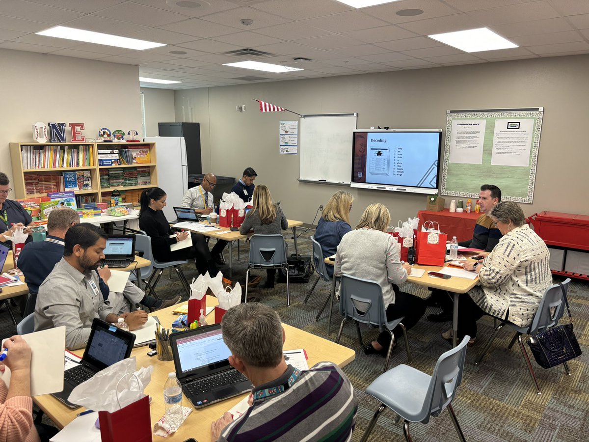 Next stop: Cadre 10’s Principals’ Meeting. Principals were deepening their knowledge of early literacy & practicing the six syllable types. Thank you @SummerlakeOCPS for hosting today’s meeting. @Mindi_M_Smith @KiranSingh_OCPS @Jbrenes_OCPS