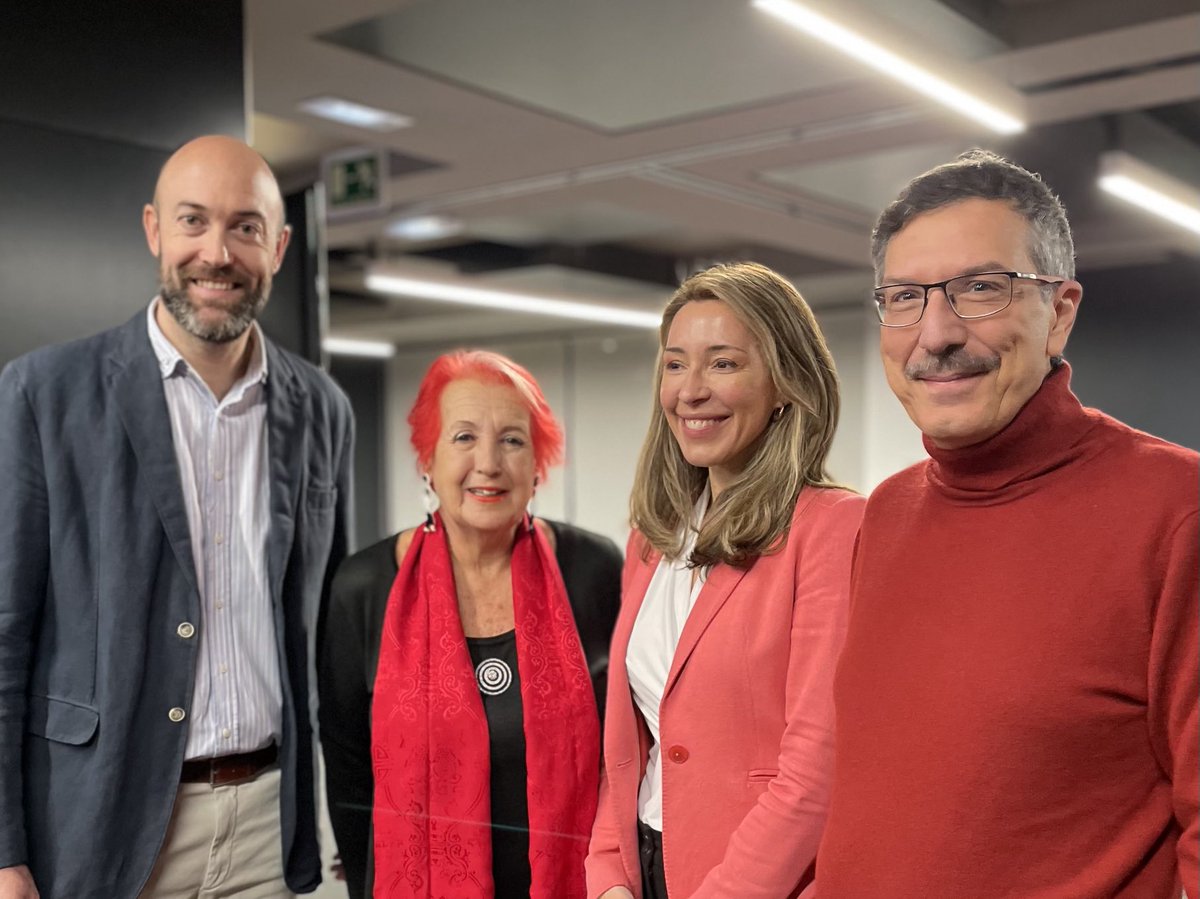 A punto de disfrutar la premier del documental #lacalaf, de nuestro compañero de ⁦@CAPITALRADIOB⁩ ⁦<a href="/elfracdelframe/">Víctor López</a>⁩ junto a Xiana Méndez ⁦<a href="/SE_Comercio/">Secretaría de Estado de Comercio</a>⁩ #periodismo