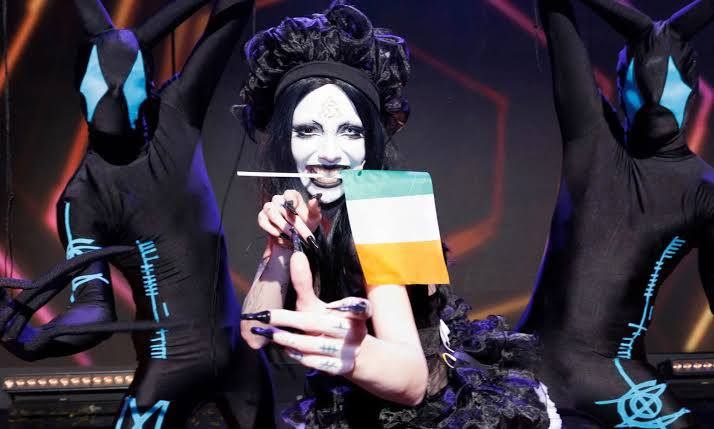 G11Sven's tweet photo. https://t.co/UrZkHskJMN:
"Het Eurovisie Songfestival-circus begint weer:
Hier zijn twee deelnemers, zie:
🇺🇦 De luierdragende deelnemer van #Oekraïne.
🇮🇪 #Ierse deelnemer is "Non-Binary" Bambie Thug.
Deze planeet is overgenomen door gekken en psychopaten 🥴😵💫"
#WokeSatanisme https://t.co/OvUPeUkuig