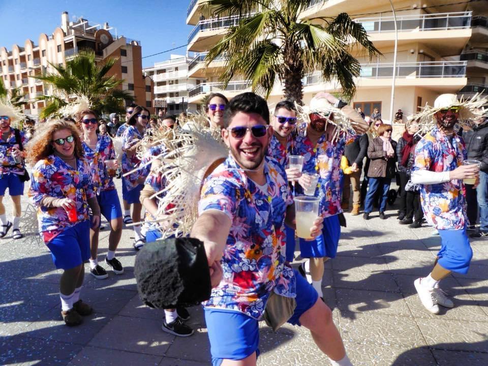 spaindereta2's tweet photo. Si ell diu que és l'any, és que ÉS L'ANY. Menys de 48 hores i la sàtira torna al Carnaval de #Torredembarra. Torna la carrossa de tots! https://t.co/sVdLvZmkQ1