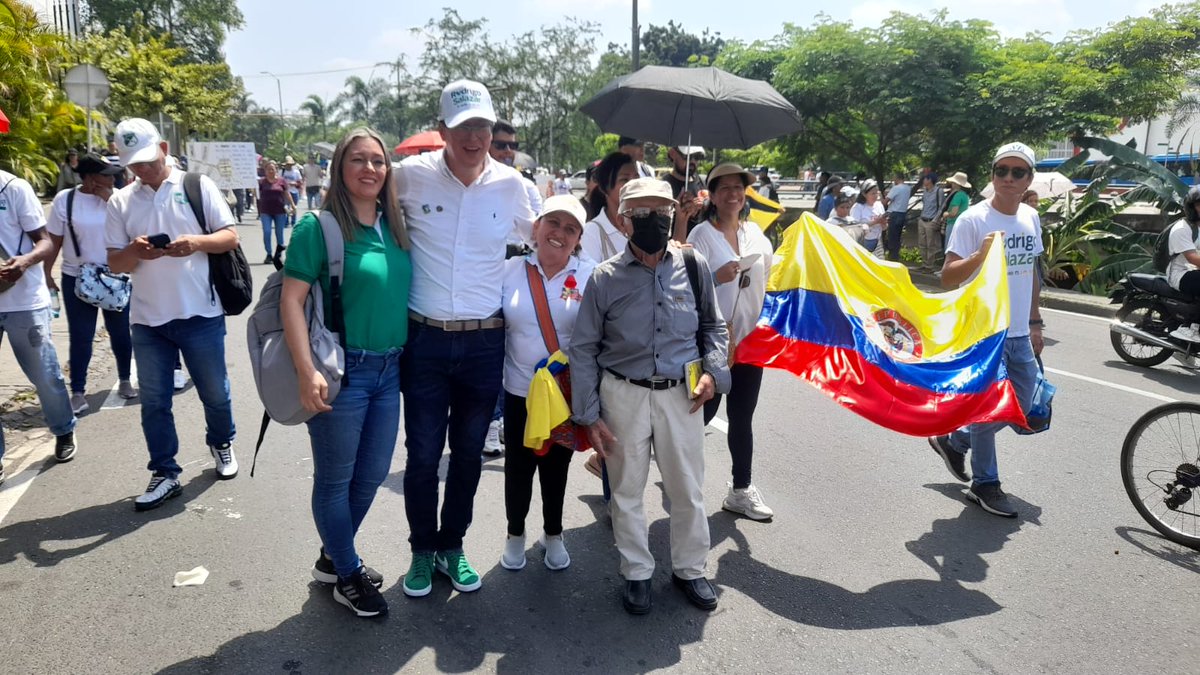 rodrisalazarco's tweet photo. #Hoy nuestra curul del @PartidoVerdeCoL del @ConcejoCali en un acto de movilización y soberanía popular, reafirmamos la defensa de la democracia y el respeto a la institucionalidad. 
#EleccionDeFiscalYa https://t.co/uIRVcdWjEY
