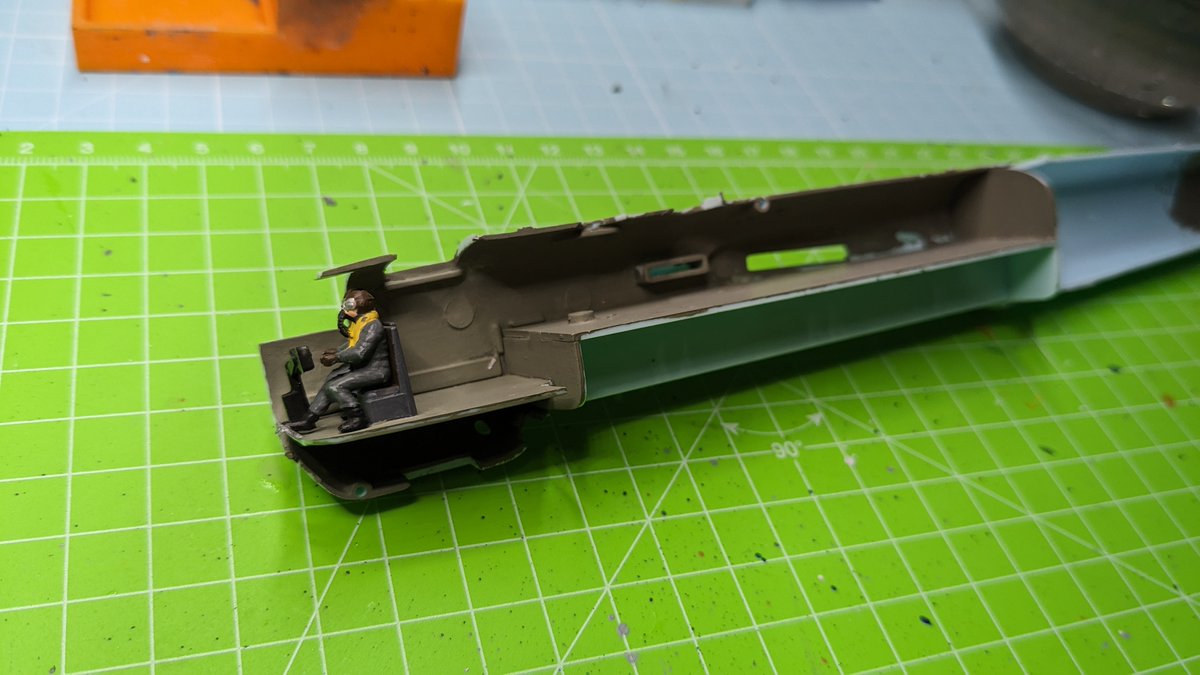 Scratchbr1's tweet photo. Starting to assemble the "cockpit", you can see the age of this kit. But it makes no real sense to improve it as not much of it can be seen in the final model.

#Scalemodels #Whatif #3Dprinting #Airfix #Heinkel #He177 #Luftwaffe https://t.co/mJCMzRvAx5