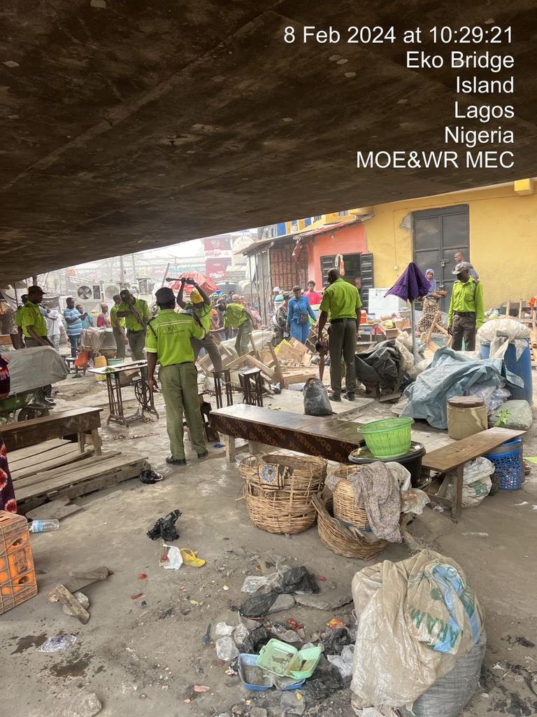 tokunbo_wahab's tweet photo. In a joint enforcement operation between operatives of @LAGESCOfficial (KAI) and the Monitoring Enforcement and Compliance Department of Lagos State Ministry of the Environment and Water Resources @LasgMOE  on Thursday, the removal of all infractions under the Apongbon under Bridge in Lagos Island commenced I instructed.

#ZeroToleranceLagos #CleanerLagos #AGreaterLagosRising