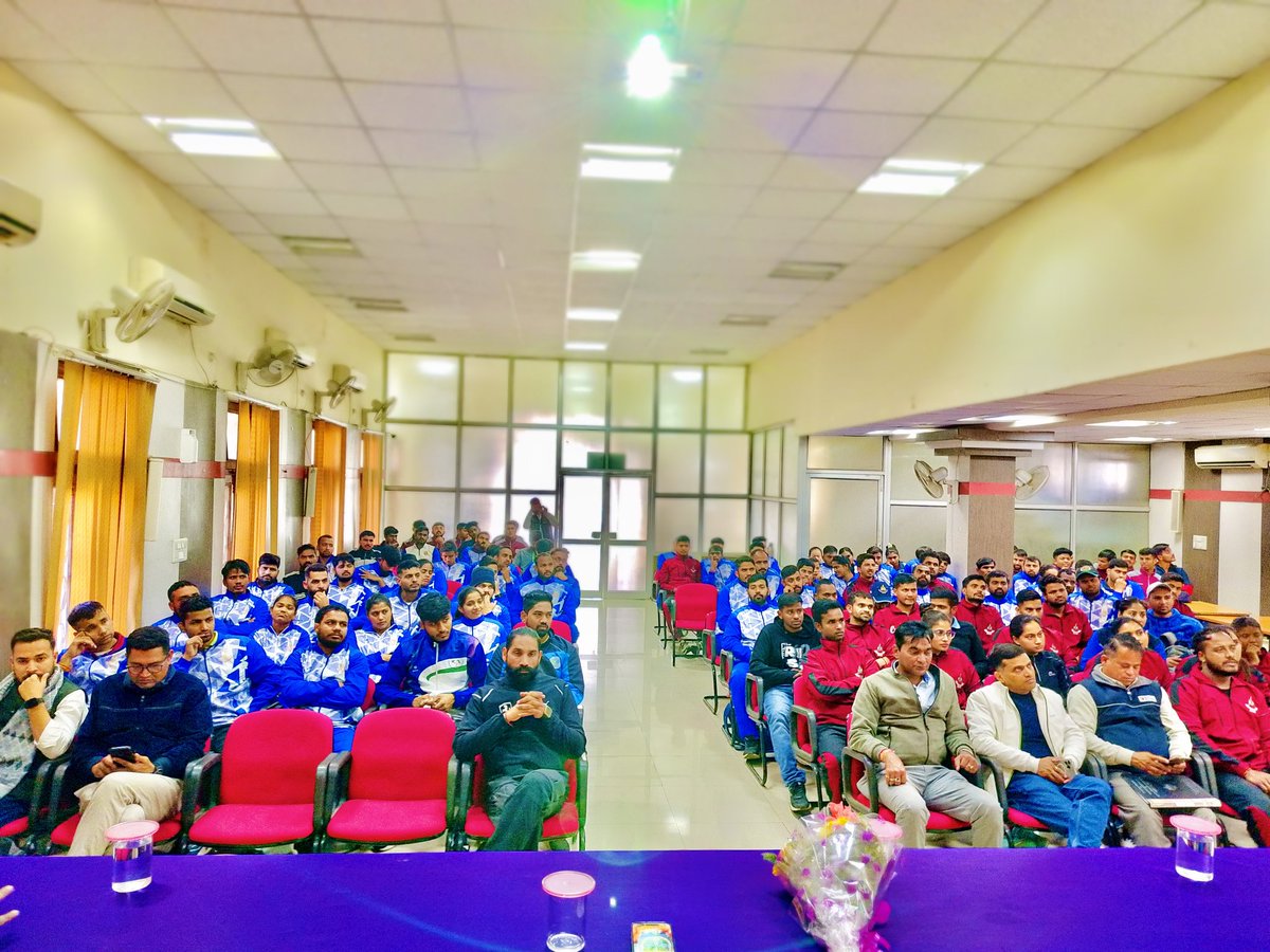Sandeep_vaishnv's tweet photo. लक्ष्मीबाई राष्ट्रीय शारीरिक शिक्षा संस्थान ग्वालियर में खेलो भारत गतिविधि के माध्यम से #ParisarChalo अभियान के तहत #CampusTalk का आयोजन किया गया।
जिसमें खेलो भारत गतिविधि के अ.भा. प्रमुख श्री @P__Shekhawat जी उपस्थित रहे। https://t.co/9rdbK6CqaL