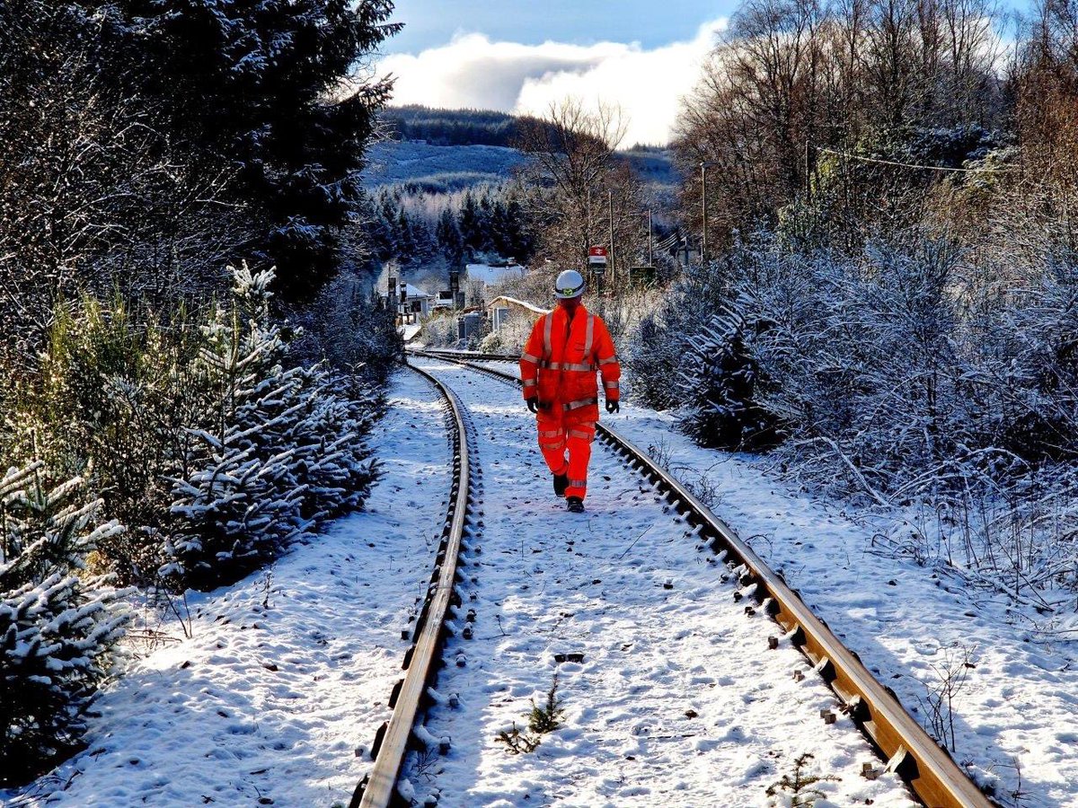Philfaethefort's tweet photo. At Crianlarich on the WHL assisting Scotrail with track access to make a training video. Nice but cold…. https://t.co/gtiNIGUSnV