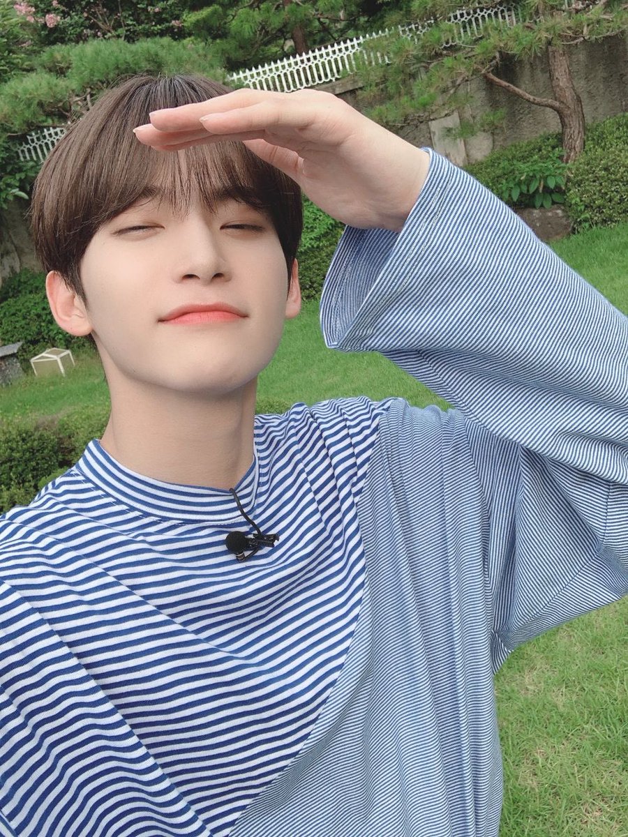 쩡모님얼굴너무다채로운거진짜쭈흐디…(^^) 맨날맨날얼굴이날카로웟다가똥그랫.따가바뀌는데너무너무다잘어울리고왕자님같구커여워천상아이도루야><~~