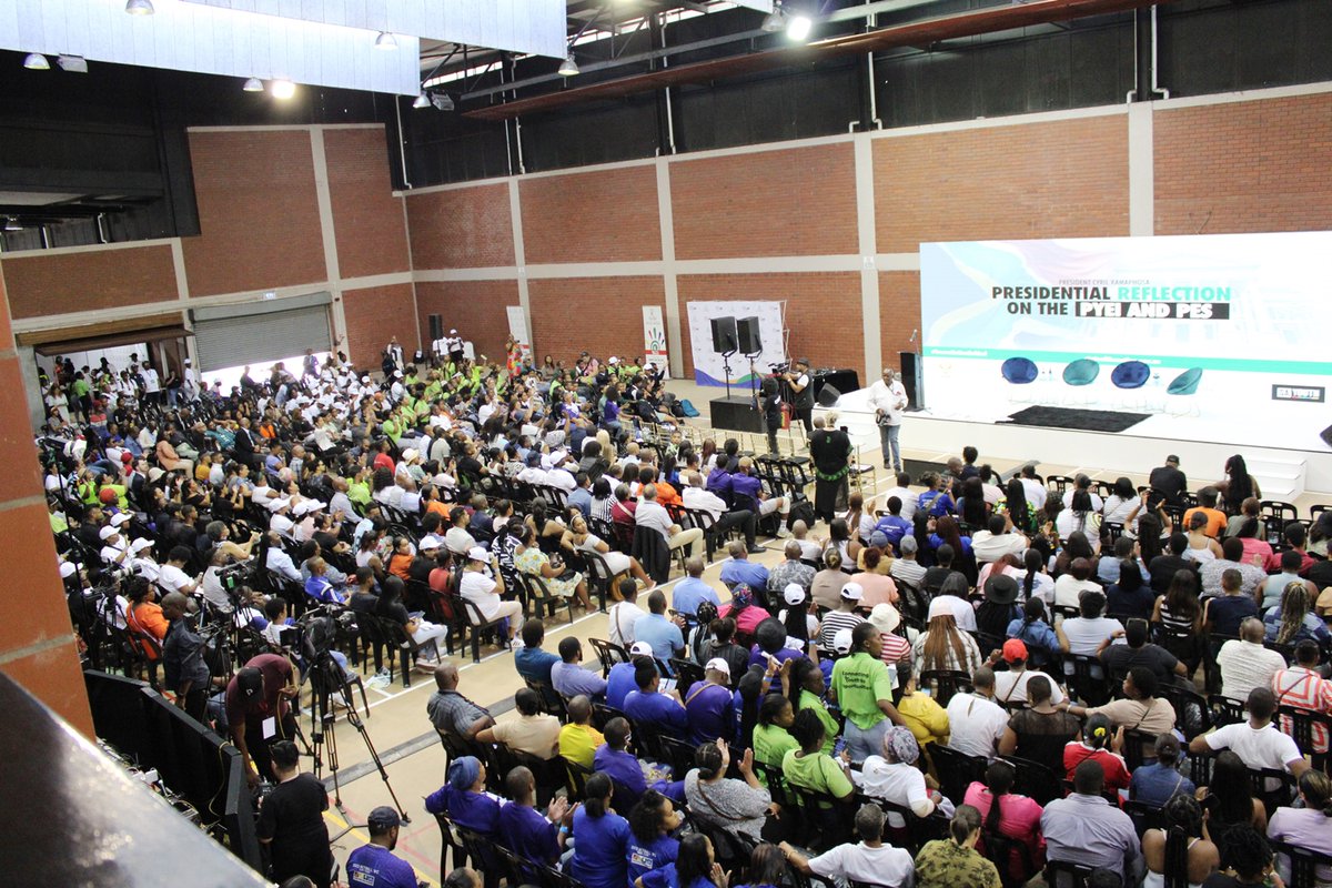 PSH_SRHR's tweet image. President Cyril Ramaphosa was in conversation with young people at a Pre-SONA event reflecting on three years of the PES and PYEI programmes, which created 1.8 million job opportunities, as well as rallying support for the next phase. #BecauseWeCan #SEF #workforcommongood