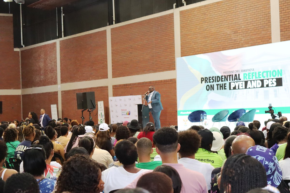 PSH_SRHR's tweet image. President Cyril Ramaphosa was in conversation with young people at a Pre-SONA event reflecting on three years of the PES and PYEI programmes, which created 1.8 million job opportunities, as well as rallying support for the next phase. #BecauseWeCan #SEF #workforcommongood