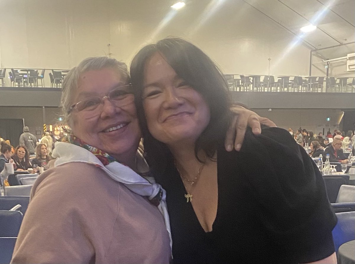 MJosephineSmall's tweet image. Finally got to meet Jennifer Podemski I love her work.  Thank #FNEC fir bringing such great talent to the conference.