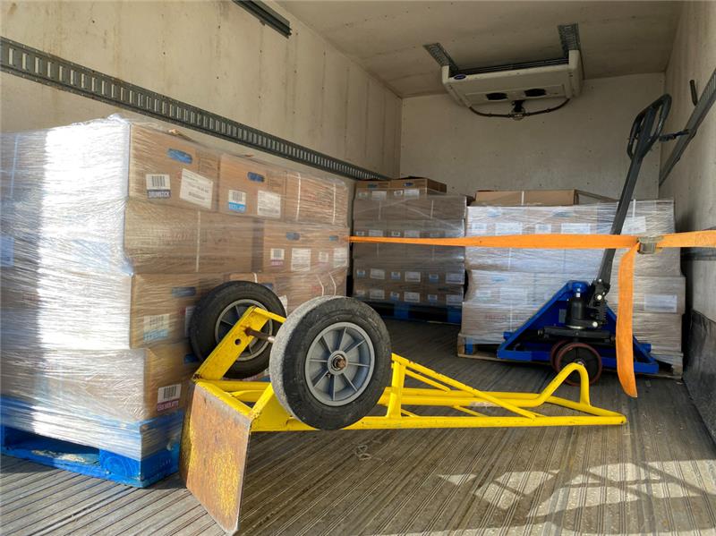 cqrcmp's tweet photo. Yesterday, we partnered with @BurnabyRCMP, @NewWestPD, @VancouverPD, Passenger Transportation Officers and @CityofCoquitlam Bylaws to conduct commercial vehicle inspections on Lougheed Highway at Schoolhouse St.
This unsecured load was among the 19 violations noted. π #LMDCVE https://t.co/8Nb7VF9giQ