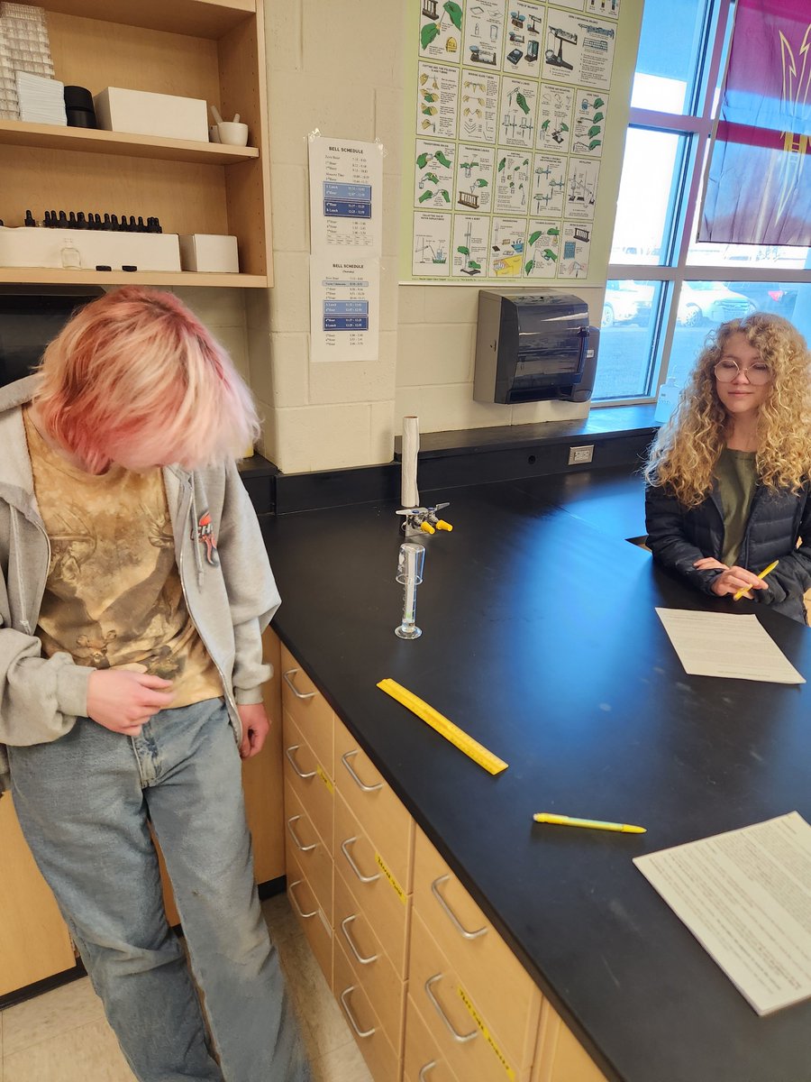 RHSMounties's tweet photo. Mr. Pate's AP Bio class working with paper chromatography.
#pigmentsseparate #APBioROCKS! https://t.co/vkMFUP2451