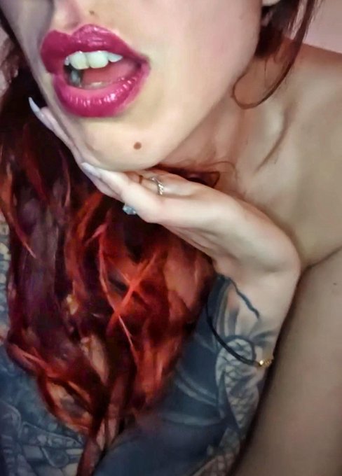 Tu passes sur mon profil ? Tu raques 😈 https://t.co/tBAZXgEAnL https://t.co/kuYGJwhqH6