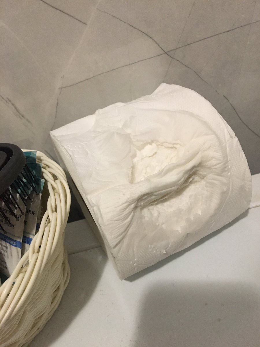 Siz hiç tuvalet kağıdı yediniz mi? Ben yedim bugün!

5’inci sınıfa giden kızım aylardır akran zorbalığına maruz kalıyor. Çocuk çekişmeli boşanmış bir ailenin çocuğu. Hani şu bazı kadınların boşanırken babaya silah olarak kullandığı çocuklardan. Babayla görüşmeyen bir çocuk!