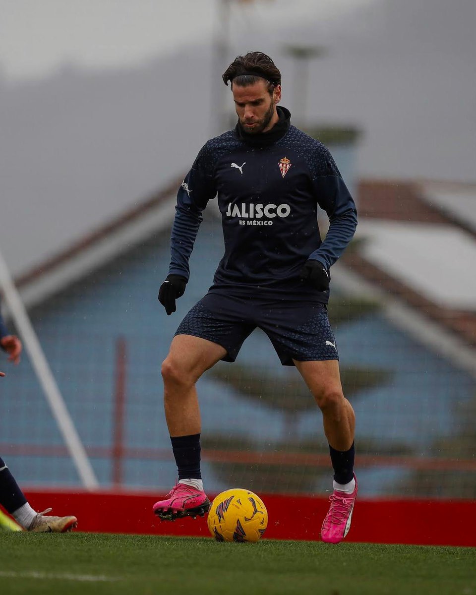 Contando los días para mi primer derbi asturiano. Nos vemos el sábado en El Molinón. ¡Vamos a hacer que retumbe! 💪🏼 #PorTI 🔴⚪️