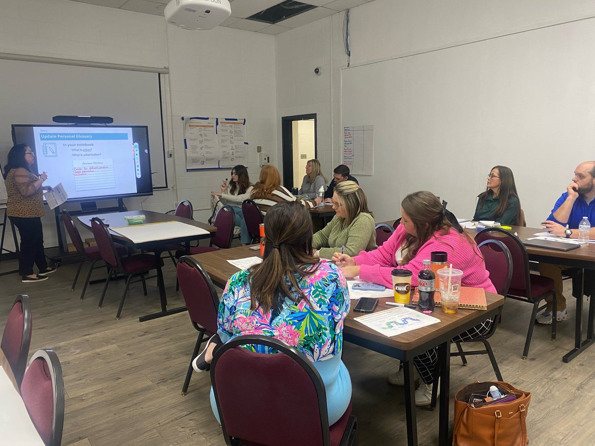 KYPIMSER's tweet image. Pike County teachers consider the impact of increasing urbanization on nonhuman populations. They developed initial models to show their thinking and did a gallery walk looking for similarities and differences. #PIMSER #STEM  #OpenSciEd