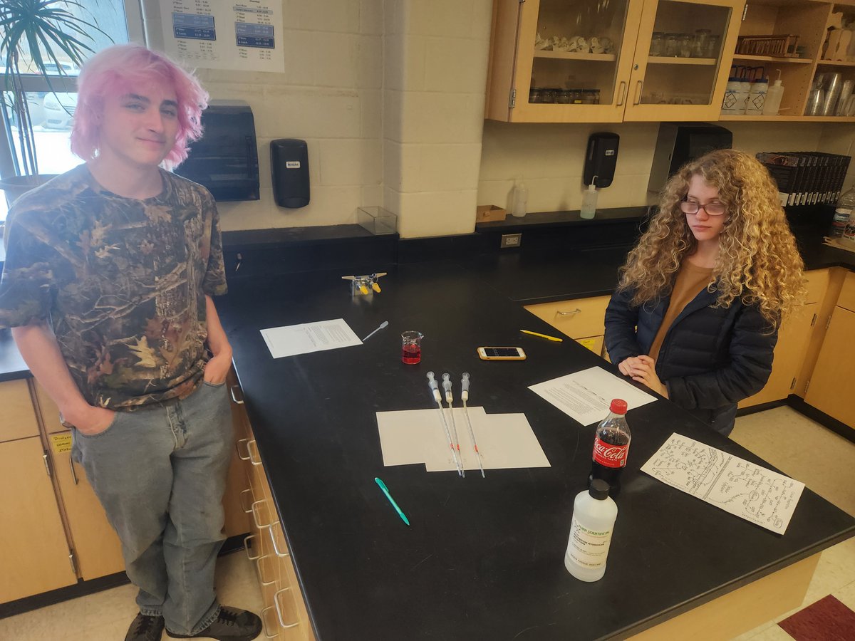 RHSMounties's tweet photo. Mr. Pate's AP Bio classes exploring Cellular Respiration using Mung Beans.
#WeBreath #WeExplore! #APBioROCKS https://t.co/lVODpkjmPa