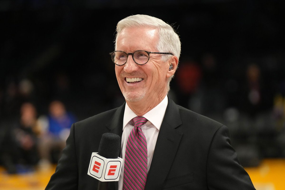 BreezeSeason's tweet photo. Bojan For Three….. 
Burks for Three….. 
Divincienzo for Three…… 
Brunson for Three…. 
Og for Three….. 
Mcbride for Three…

“BANGGGGGGGG”

we gonna need Mike Breen fully healthy 😭😭😭 https://t.co/7bQOt6Z3Sr
