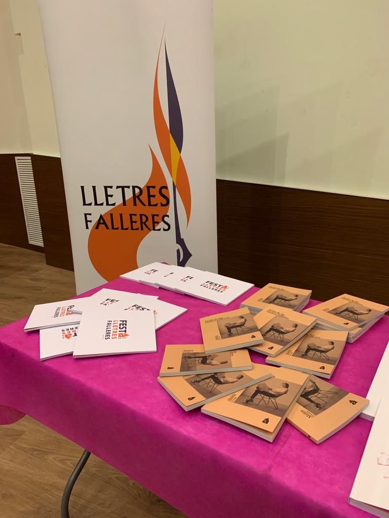 LletresFalleres's tweet photo. ‼️ SEUS ON DIPOSITAR ELS LLIBRETS

📍VALÈNCIA
🔸 Taller de falles Fet d'Encàrrec 
C/ de la Creu, 1
🕑De dilluns a divendres, de 16 a 20h

📍XÀTIVA
🔸 Casa de la Joventut 
C/ Montcada 14
🕑Dimarts 13 i divendres 16 de 20 a 21h

(1/3) https://t.co/Zdid0iY0u0