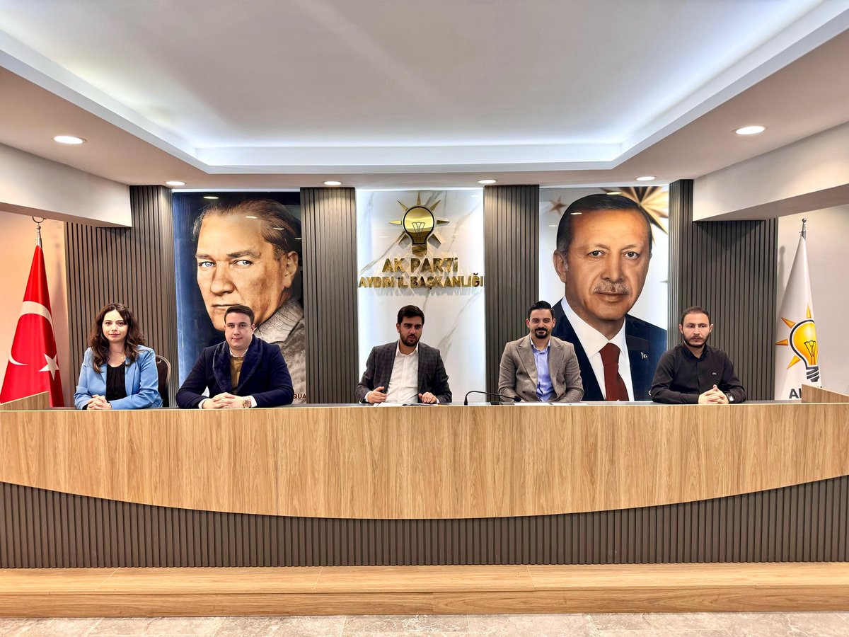 Tayfunarsinkol's tweet photo. 📍Aydın

İl Gençlik Kolları Yönetim Kurulu Üyelerimiz ve İlçe Gençlik Kolları Başkanlarımızla toplantılarımızı gerçekleştirdik. 

#HazırızKararlıyız 31 Mart’ta gençlik rüzgarıyla Aydın’ı AK Belediyecilikle tanıştıracağız. 

@eyupkadirinan https://t.co/qtmjwENcwG