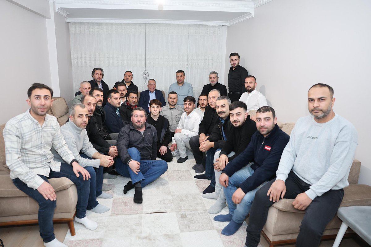 avadursun's tweet photo. Murat Kurum ile İstanbul muradına, yeniden Gerçek Belediyeciliğe kavuşacak!

Uğur Mumcu Mahallemizde, Batmanlı Ceviz ailesinin misafiri olduk.
Misafirperverliklerinden dolayı teşekkür ediyorum 😊

@murat_kurum https://t.co/P1Kg6uZAbd