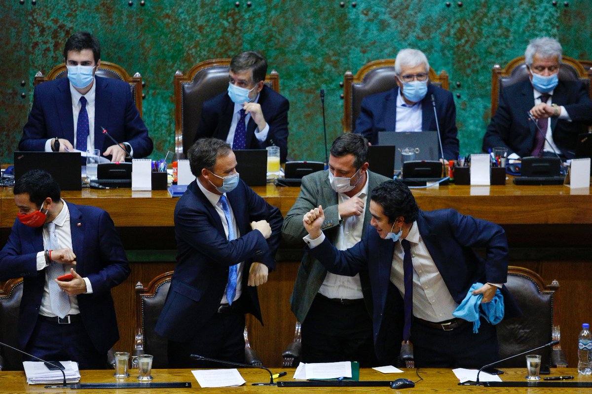 JoviNomas's tweet photo. Hay gente que recuerda a Piñera por los IFE en Pandemia, olvidaron que era de $65.000, Briones y Sichel celebraron no aumentarlo, y Pepa Hoffmann EXIGIÓ no aumentarlo porque no quería que la gente VIVIERA DEL ESTADO COMO ELLA Y SU FAMILIA. La mala memoria de Chile espanta. https://t.co/G26mB6G63o