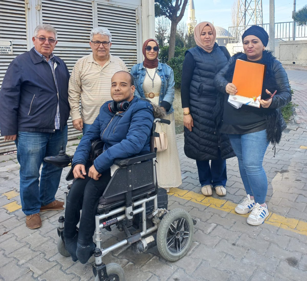 Ak Parti Başakşehir İlçe Başkanlığı Sosyal Politikalar, EKM Komisyonu engelli aile ziyaretlerine devam ediyor. 
DURMAK YOK YOLA DEVAM