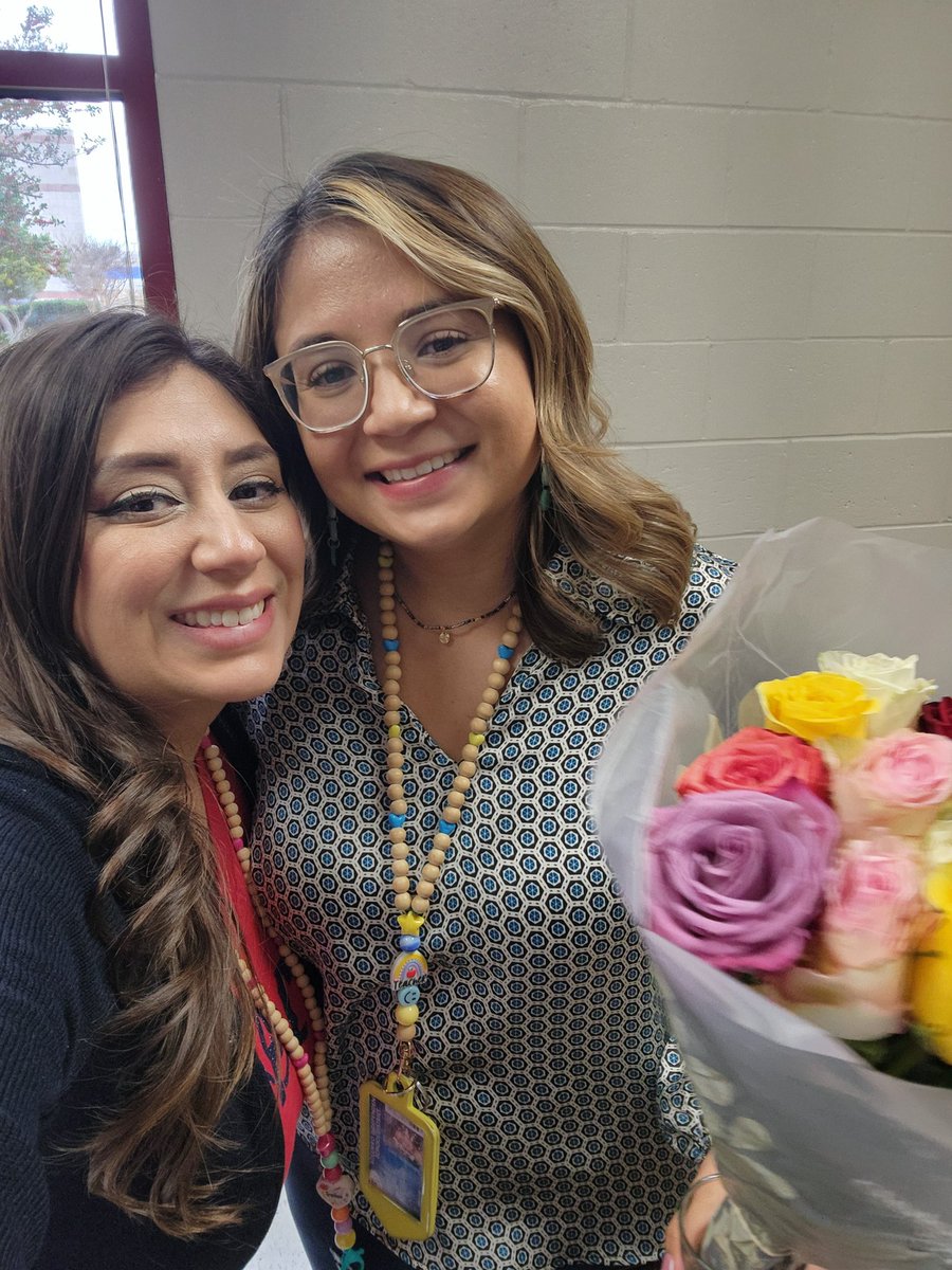 ECarrasco_LCE's tweet photo. We are so proud of our TEACHER OF THE YEAR, MRS. SOTO!! You are so deserving of this amazing recognition! THANK YOU for not only inspiring your students but me as well! Your 3rd Grade Crew Loves you! 🌟💕 @LChavez_ES @Dominiq39575123  @ESoto_LCES https://t.co/pBIdsiexqs
