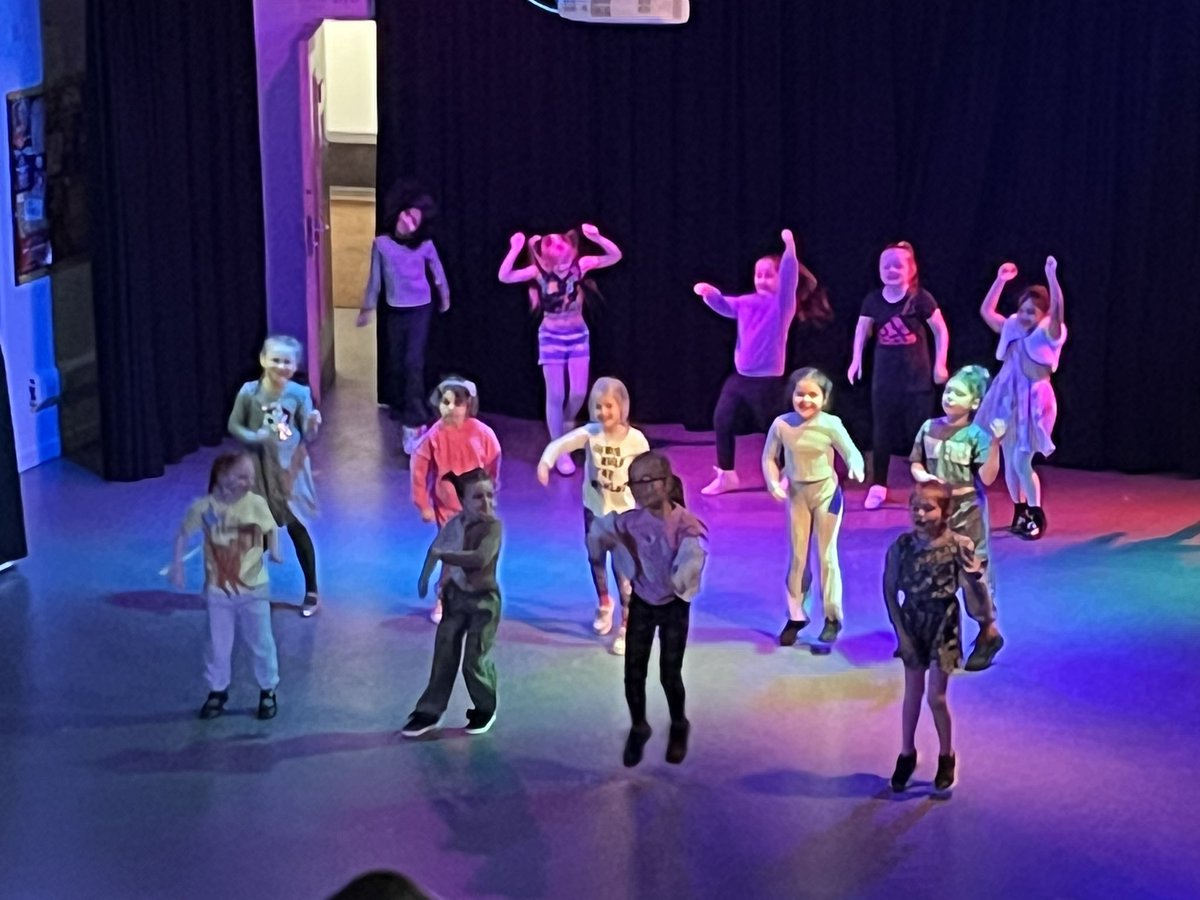 harrisacdundee's tweet image. The performances have been awesome. Huge thank you to everyone who took part from our Cluster.

@HarrisAcademyPE @VictoriaParkPS1 @BlacknessPS @AncrumRoadPS @CamperdownPS @Tayviewps1