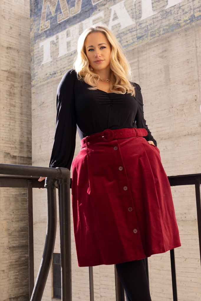 ModCloth's tweet image. @alyssaralexander is painting the town red 
Top
bit.ly/3SzrAEN
Skirt
bit.ly/3RfAnen

#1970s #1970sfashion #winterfashion #warmstyles #corduroy #vintageinspired