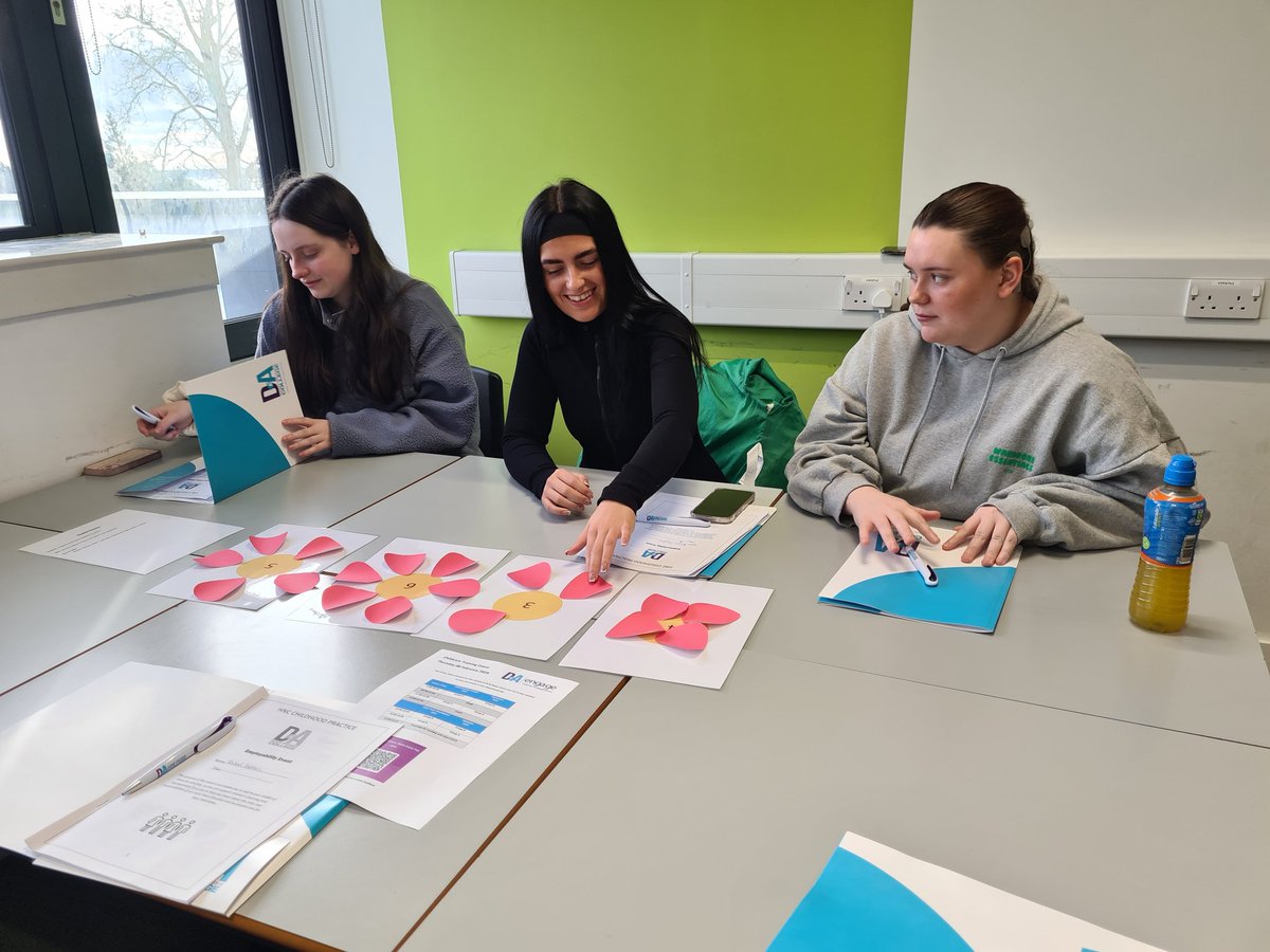 DeborahThom5's tweet photo. #HNCChildhoodPractice Employability Event with workshops on Early Level Numeracy, Health &amp; Wellbeing, Makaton &amp; a Session with a Nursery Manager to help them prepare for interviews.😊 Thanks to our LE Team, Healthy Weight Team #BramblesSpeechTherapy @hewitsonem https://t.co/qmgbcfB8ew