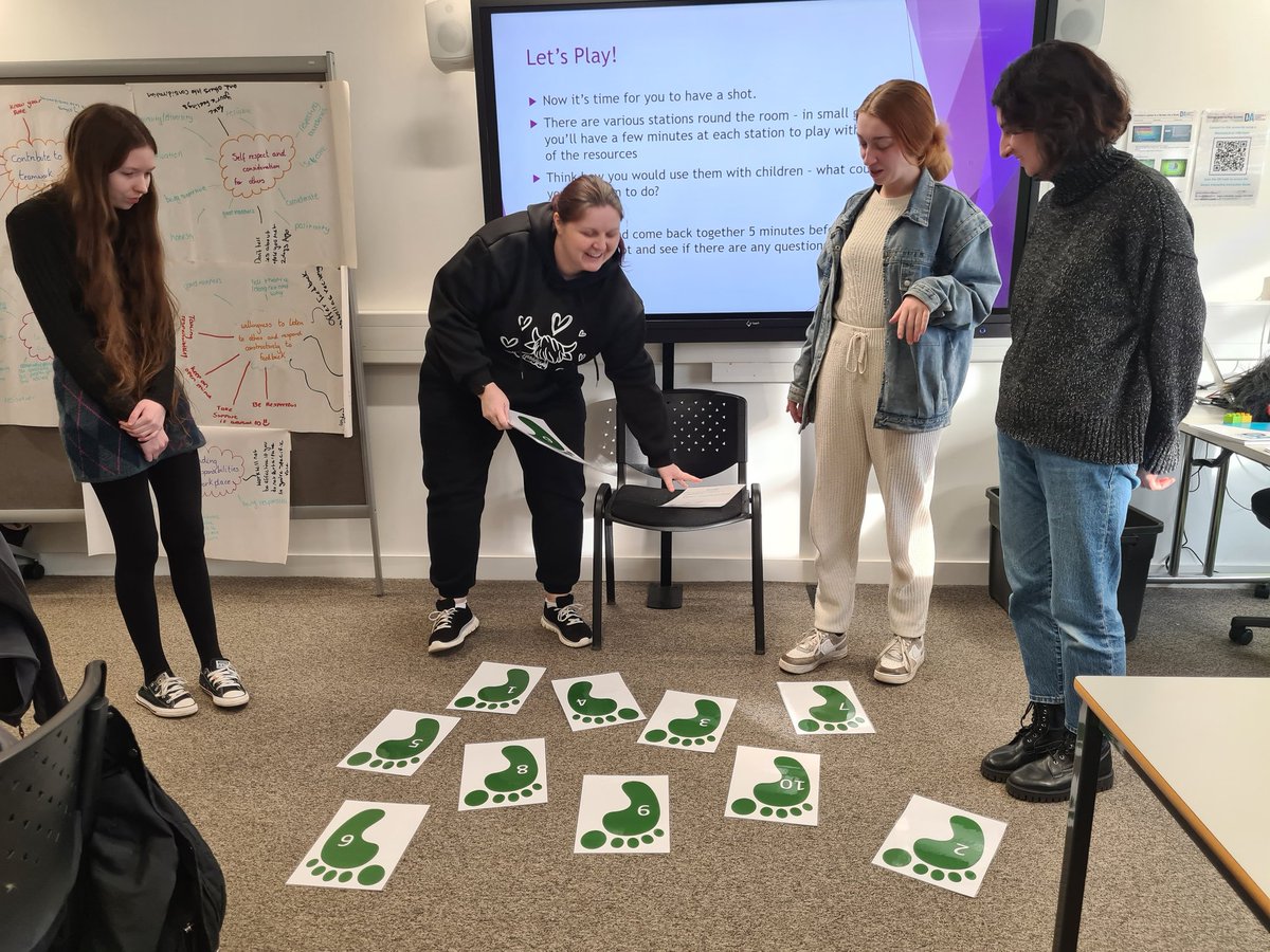 DeborahThom5's tweet photo. #HNCChildhoodPractice Employability Event with workshops on Early Level Numeracy, Health &amp; Wellbeing, Makaton &amp; a Session with a Nursery Manager to help them prepare for interviews.😊 Thanks to our LE Team, Healthy Weight Team #BramblesSpeechTherapy @hewitsonem https://t.co/qmgbcfB8ew