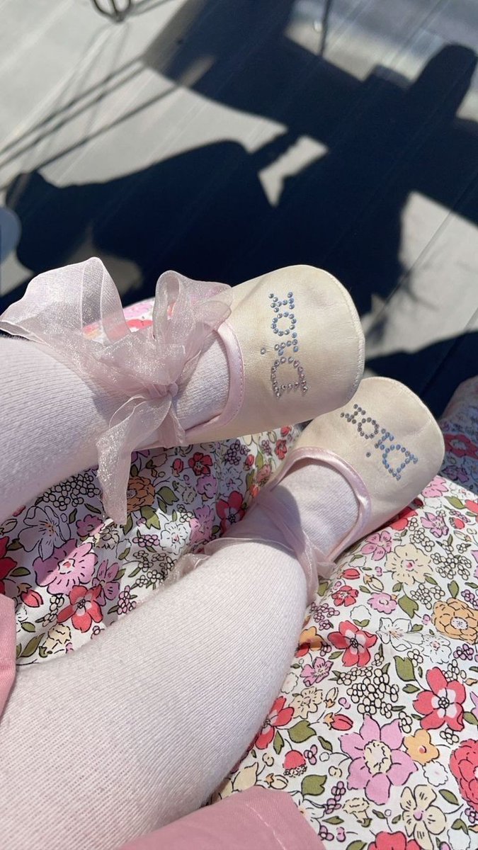 ͏ ͏ ͏ ͏ ͏ ͏ ͏ ͏ ͏ ͏ ͏ ͏ ͏ ͏ ͏ ͏
Gosto tanto de vestir minha filha como uma princesa, olha esses sapatinhos, uma gracinha. Uma princesinha igual a mamãe.🩰💖
͏ ͏ ͏ ͏ ͏ ͏ ͏ ͏ ͏ ͏ ͏ ͏ ͏ ͏ ͏ ͏ ͏ ͏ ͏