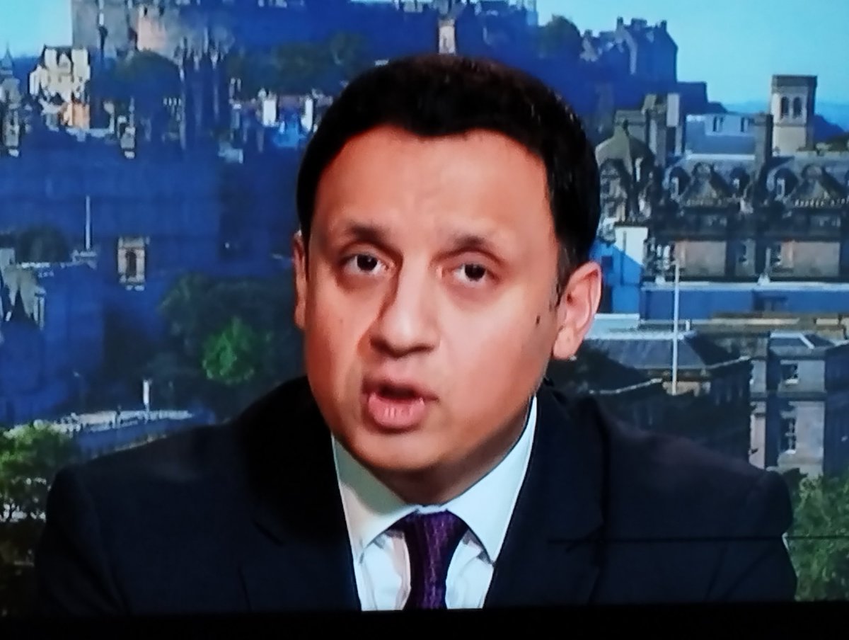 Branch Manager #AnasSarwar defends #KeirStarmer's complete abandonment of #Labour's flagship policy on the £28bn a year #greeninvestment pledge! It's still an 'aspiration' apparently! I wish he'd gtf! That's my aspiration! #ReportingScotland