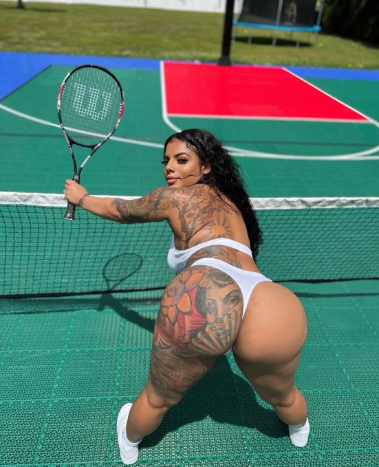 From the back?😋 https://t.co/Us9CdUQFVL