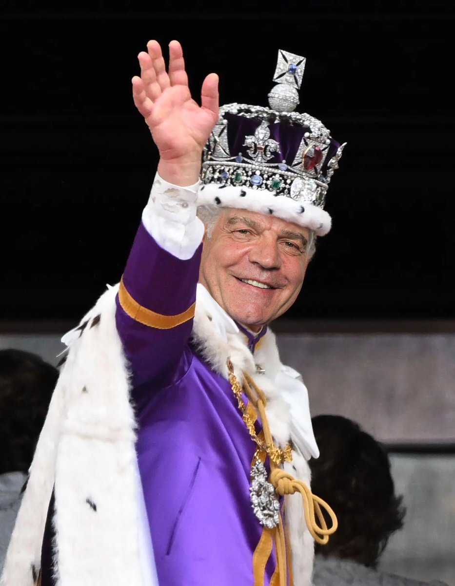 EnglishBob1's tweet photo. Give it Big Sam till the end of the season ?
@MenInBlazers #KingSam https://t.co/W053apcMlq