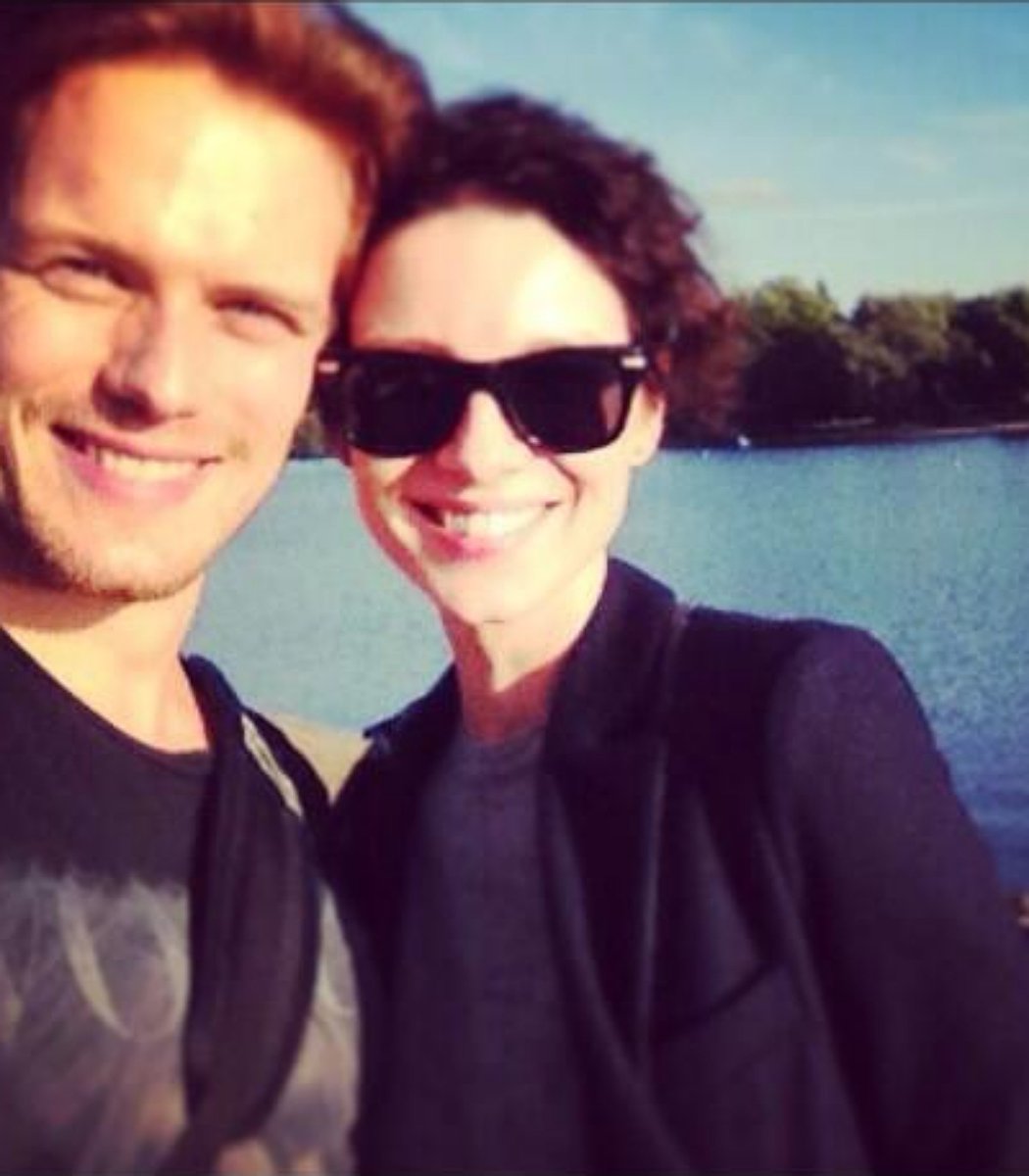 displaceintime's tweet image. retweet if you're here to support both caitríona balfe and sam heughan (because they're incredible human beings who have each other's backs and a million other reasons) + forever fangirling over the outlander and all that comes with it  🩵
