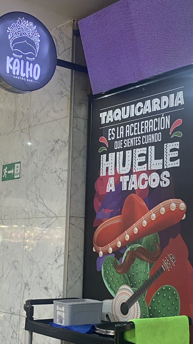 lvnass's tweet photo. No pierda su dinero en este lugar, la comida es terrible CCCT nivel C1 #kalho https://t.co/gC3Met9mCp