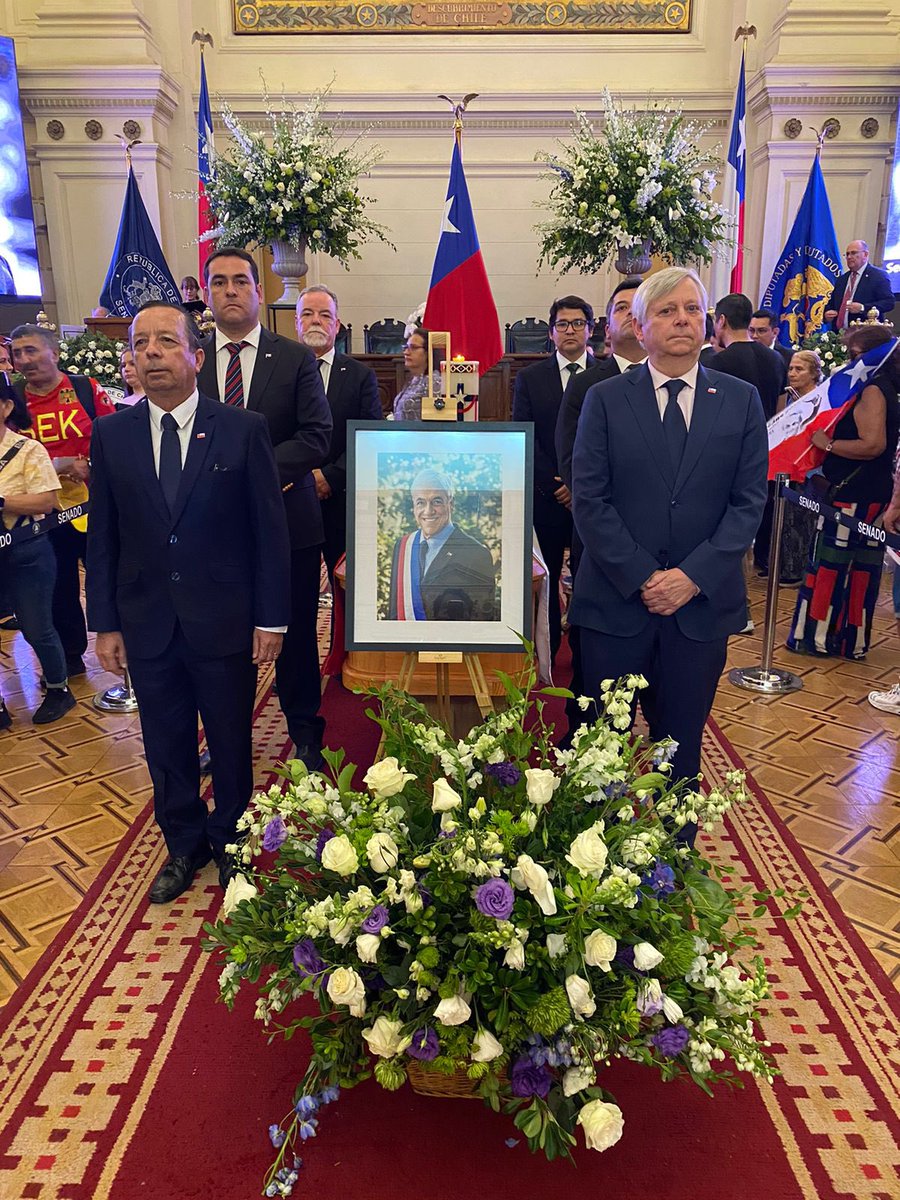 Nuestro sincero homenaje para un gran hombre que nos guió durante uno de los periodos más difíciles para nuestro país. #GraciasPresidentePiñera