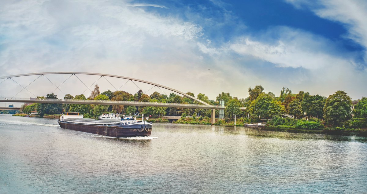 Overheid kan niet aan certificeringstaken voldoen. Koninklijke #Binnenvaart Nederland luidt #noodklok over dreigende crisis in de binnenvaart. Lees meer: binnenvaart.nl/nieuws/678-kbn…