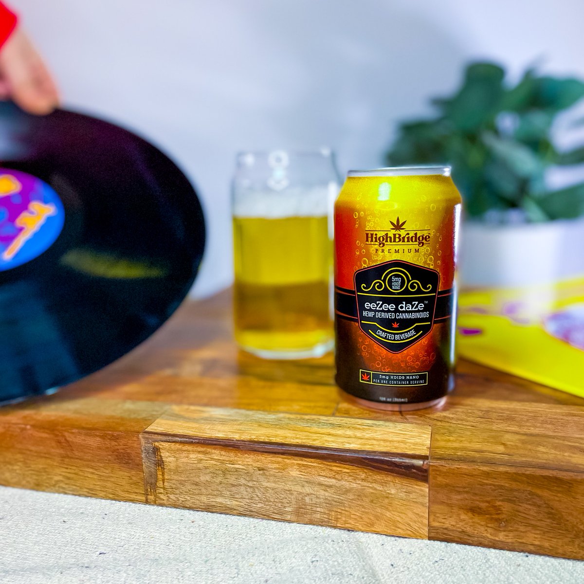 #Vinyls, & #infused-faux #beer - sounds like the #perfect combo. #Cheers to #goodvibes and #refreshing moments!
.
#cannalove #cannalife #experiencenature #mood  #relaxandunwind #vibes #cannabis #cannabiscommunity #womenincannabis #happiness #plantlife #discover #nature