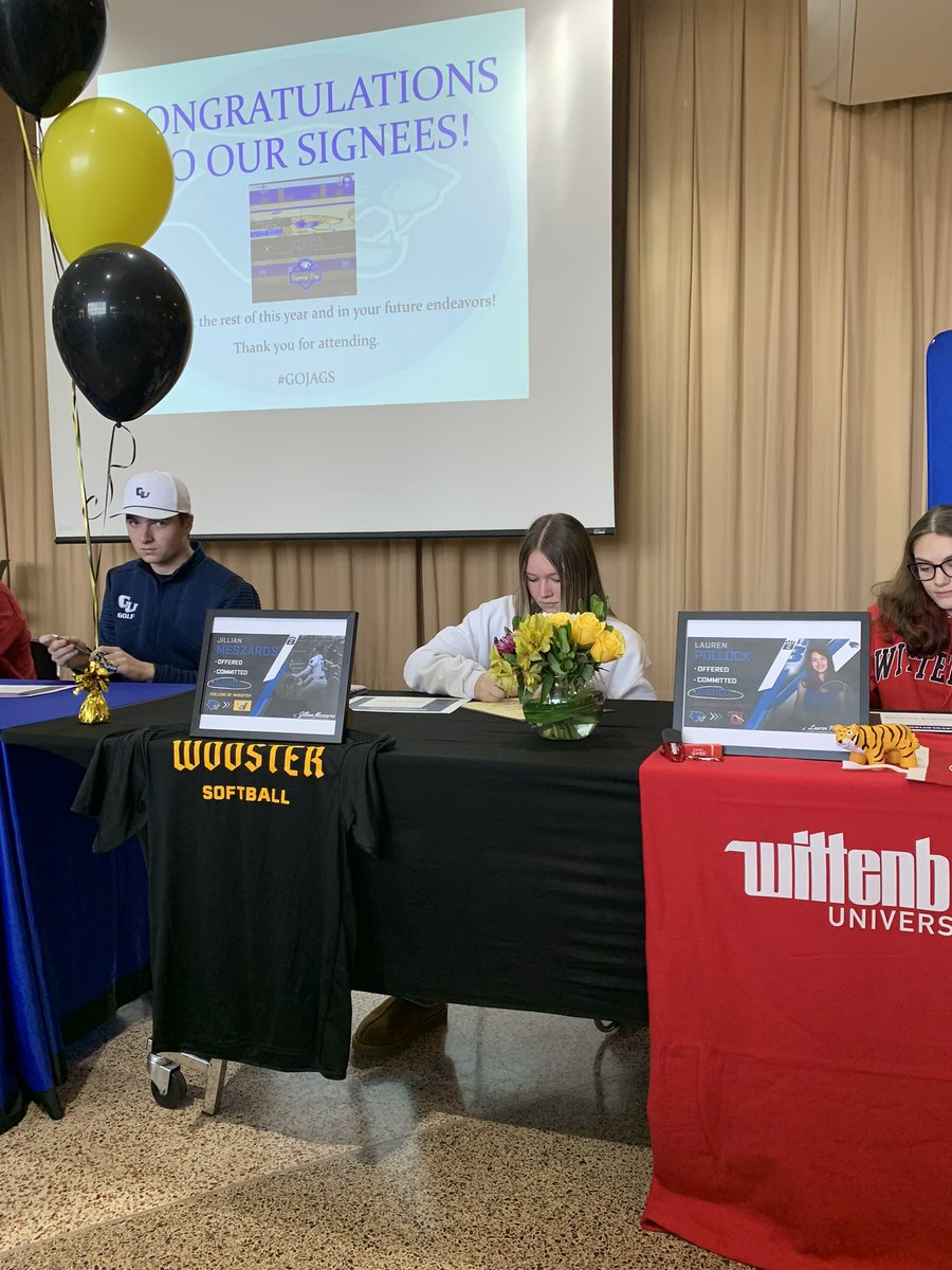Jill_softball09's tweet photo. Signing day!! Go Scotts 💛🖤🥎 @CoWSoftball @VicRumph15 https://t.co/UsvCx9db38