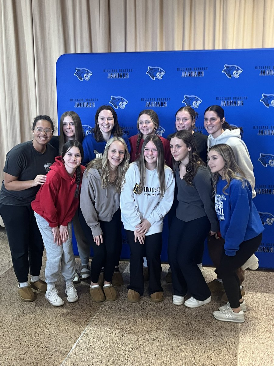 Jill_softball09's tweet photo. Signing day!! Go Scotts 💛🖤🥎 @CoWSoftball @VicRumph15 https://t.co/UsvCx9db38